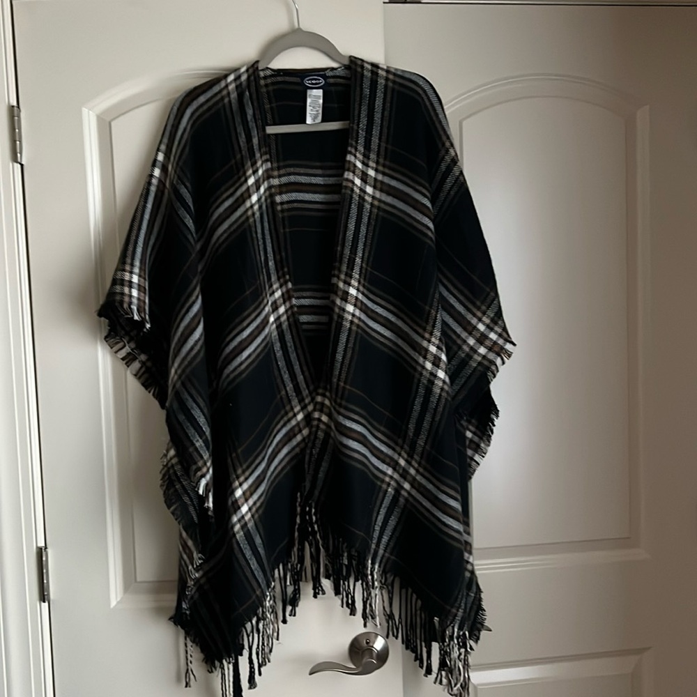 Scoop neutral sweater wrap